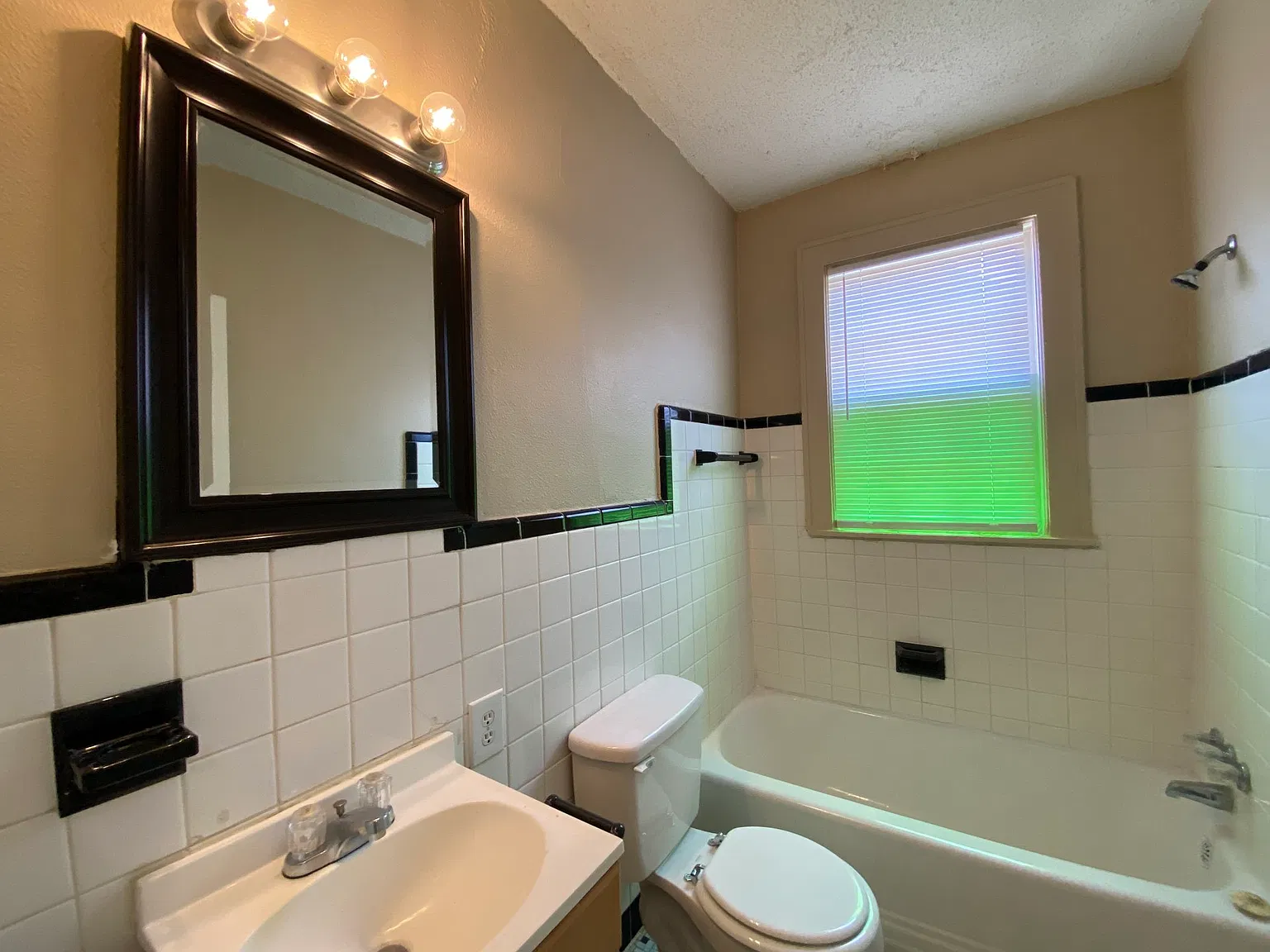 748 N McNeil St — Photo 4
