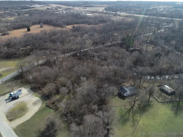 N 3rd St, Henryetta, OK 74437