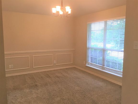 2nd image of 1880 Avonlea Dr