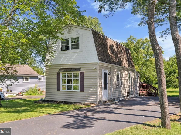 3321 Salford Station Rd, Perkiomenville, PA 18074