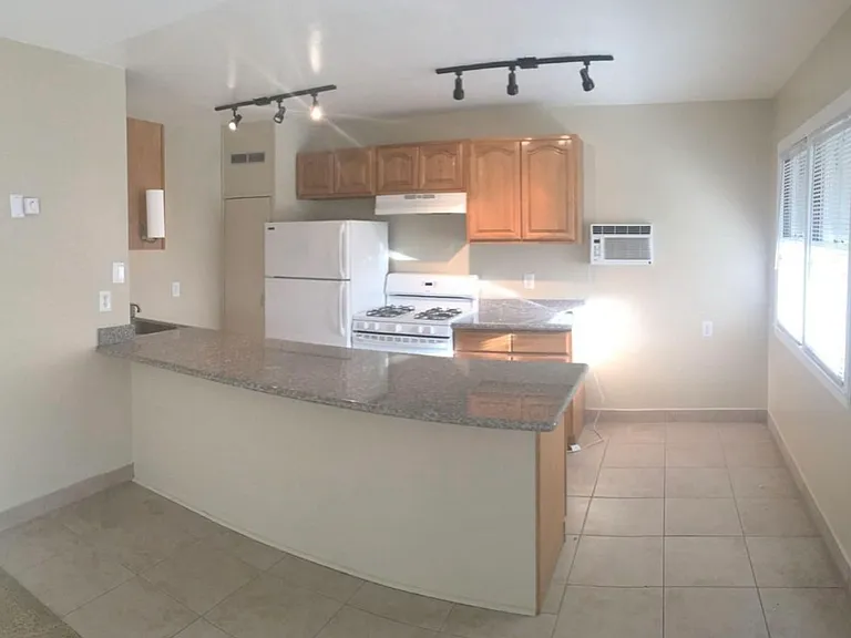 2711 E St #6 — Photo 4