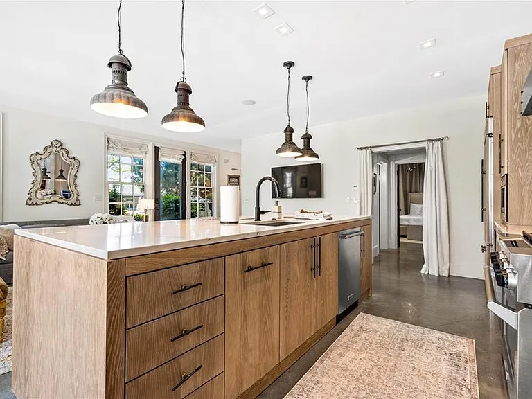 2067 Telfair Cir #B — Photo 8