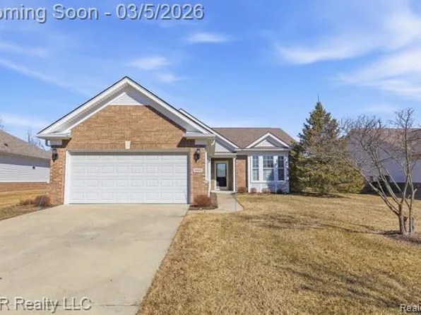 26442 Saint Clair Dr, Brownstown, MI 48134