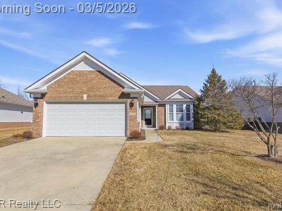 26442 Saint Clair Dr, Brownstown, MI 48134