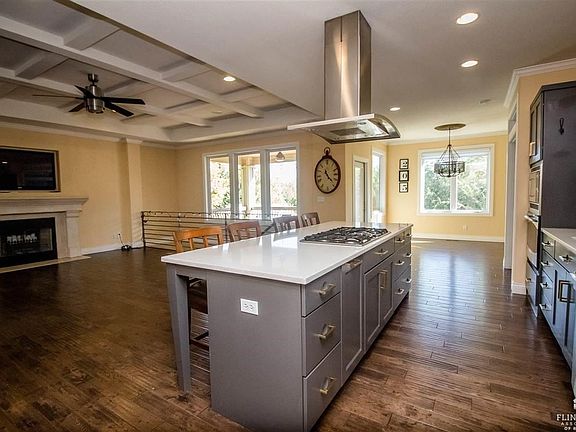 5th image of 205 Caroline Ct