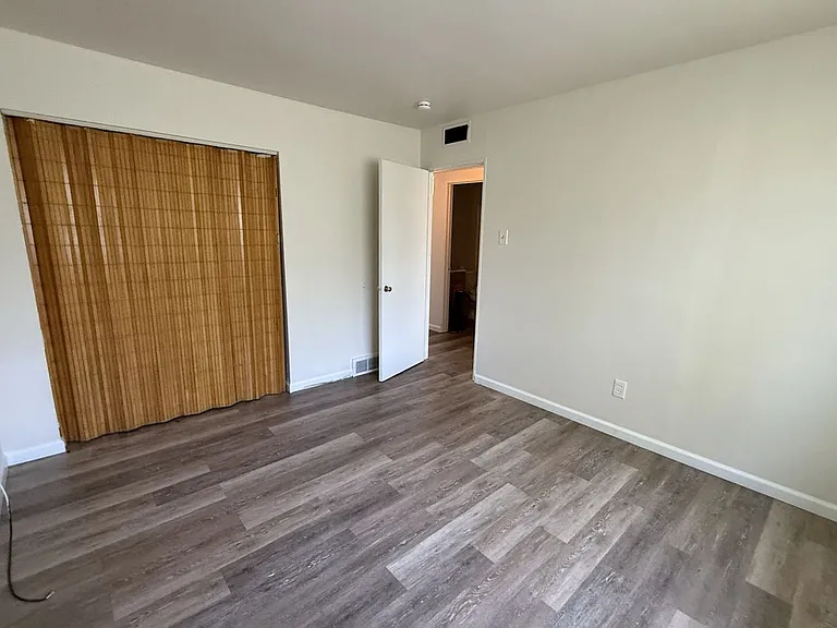 651 Southwell Ln — Photo 8