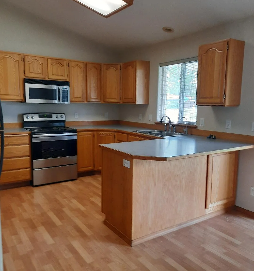 4 bed, 1838 sqft, $2,450 — Photo 4