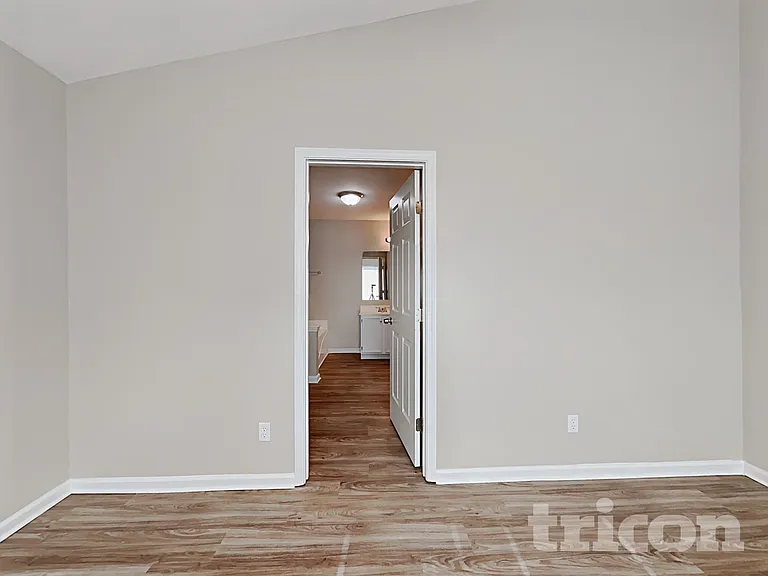 143 Markham Dr — Photo 12