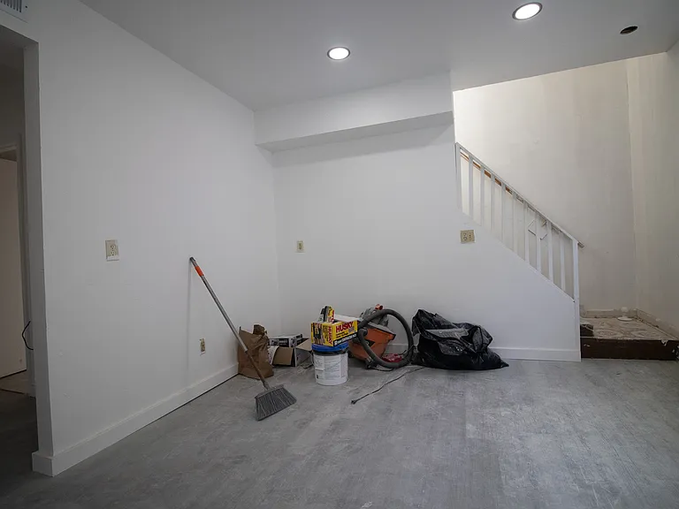 156 West St #1A — Photo 2