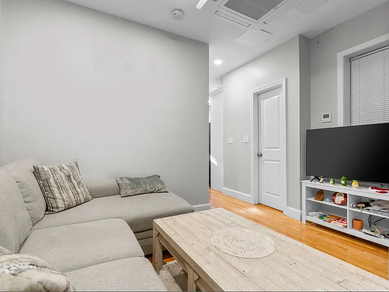 754 Huntington Ave #6 — Photo 8