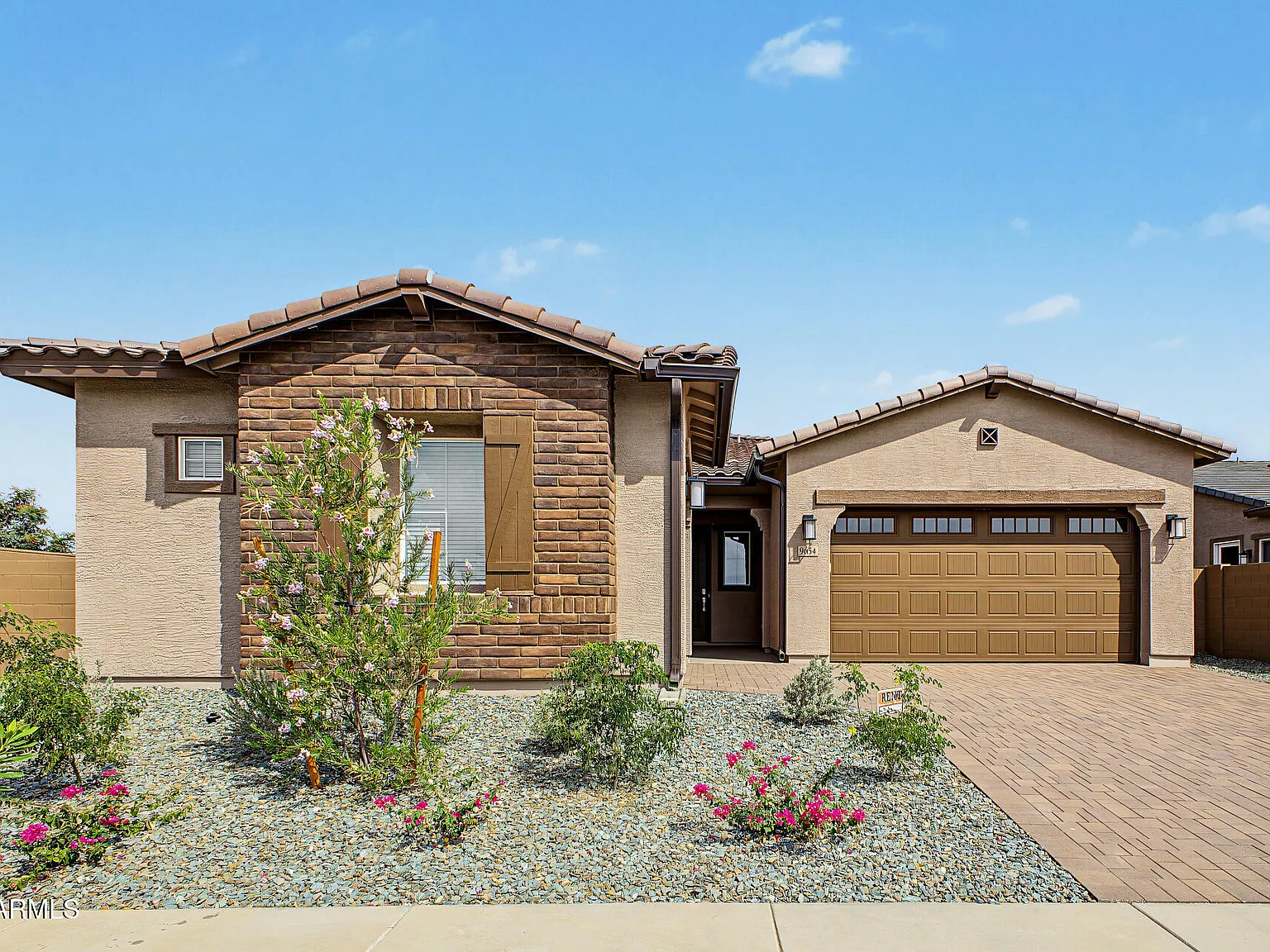 4 bed, 3.0 bath, 2300 sqft, $4,000 — Photo 2