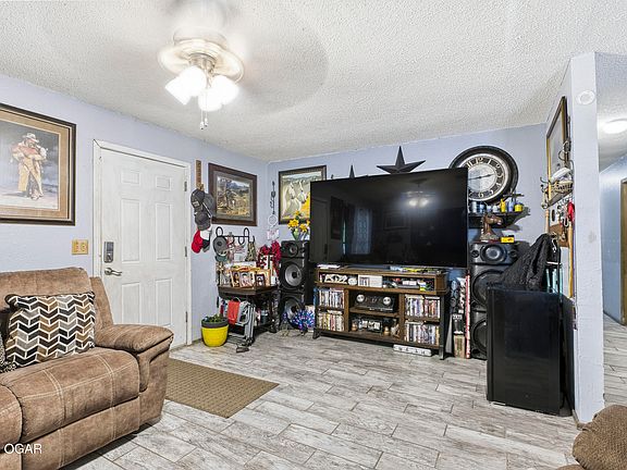 2nd image of 919 W 6th St
