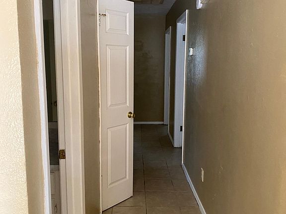 3rd image of 905 San Benito Dr