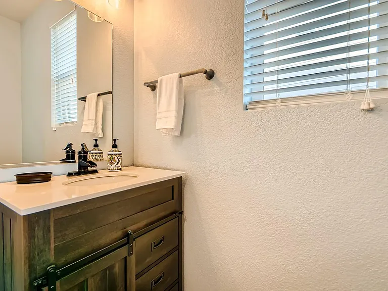 2808 Summer Day Ave — Photo 16