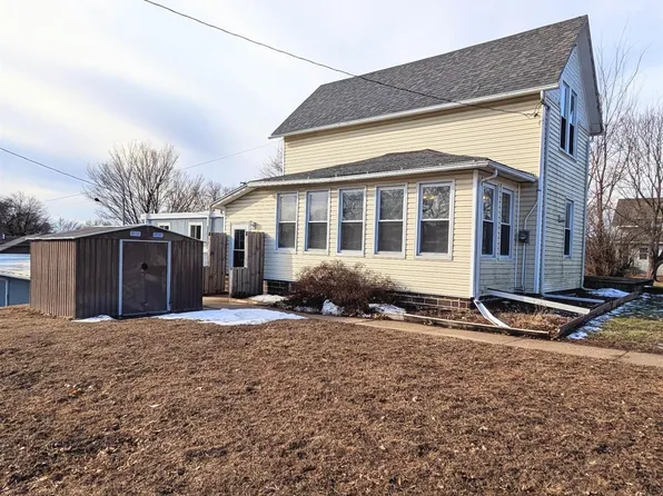 505 S 6th St, Forest City, IA 50436