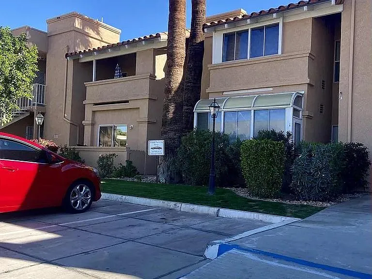 2 bed, 900 sqft, $1,875 — Photo 3