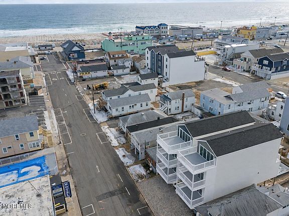 3rd image of 45 Lincoln Avenue #Oceanside