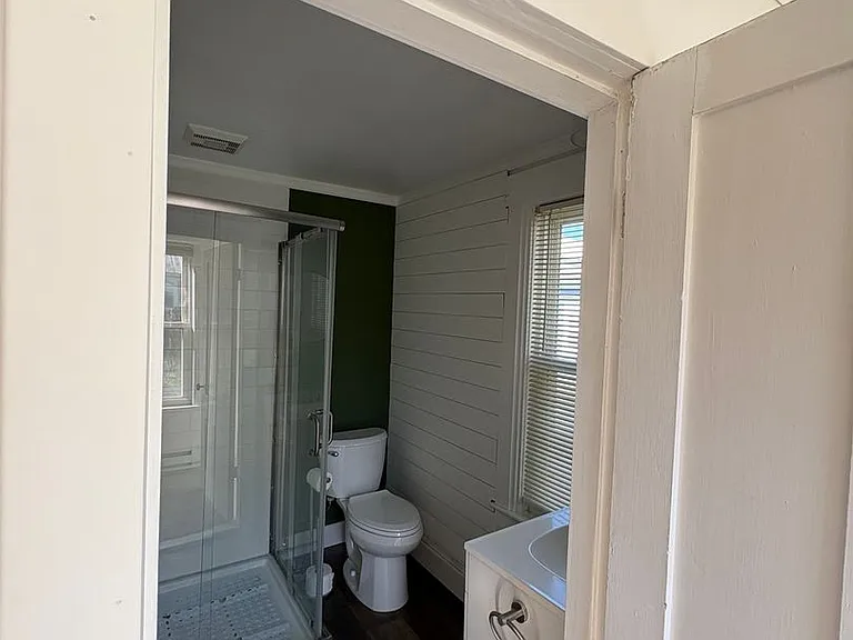 596 Portland St — Photo 12