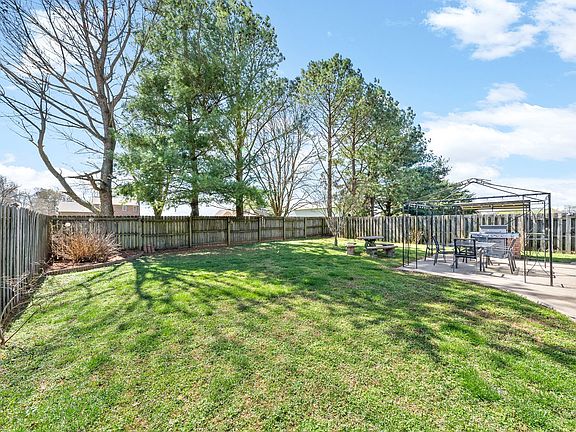 3rd image of 988 Culverson Ct