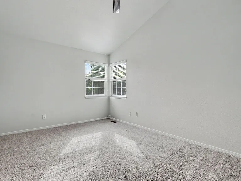 1430 Tamarisk Dr — Photo 13