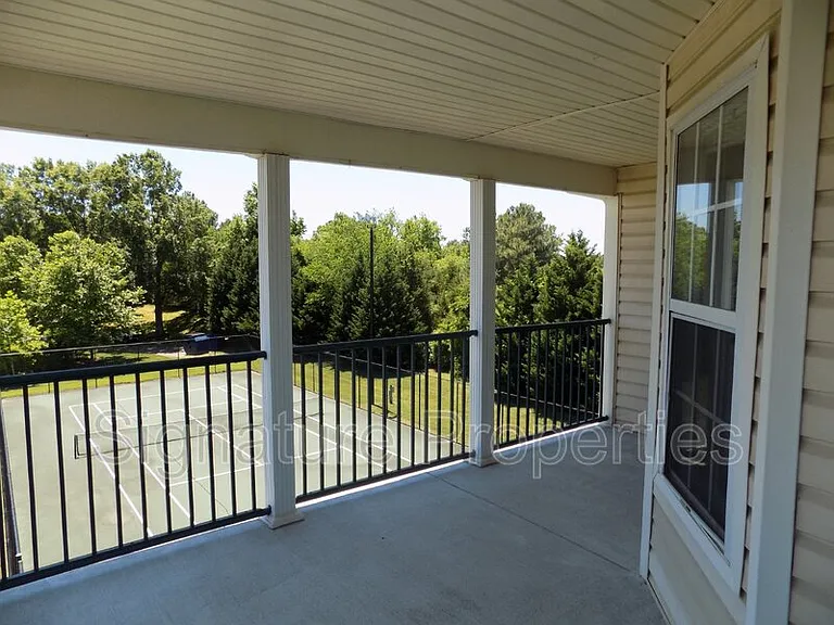 801 Brassie Ln #J — Photo 4