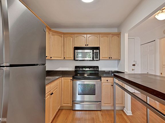 2nd image of 1660 N Lasalle St #204