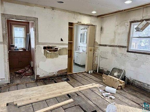 3rd image of 922 S 5th Ave
