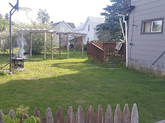 4th image of 19 Trout Lake St