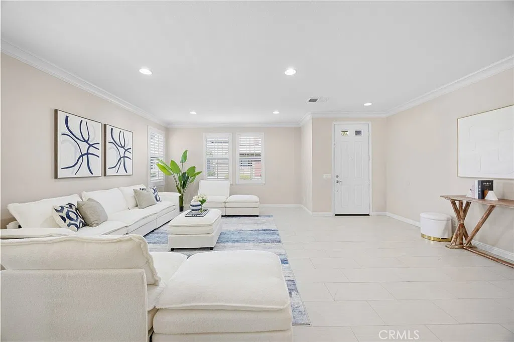 4 bed, 3.5 bath, 2855 sqft, $5,400 — Photo 4