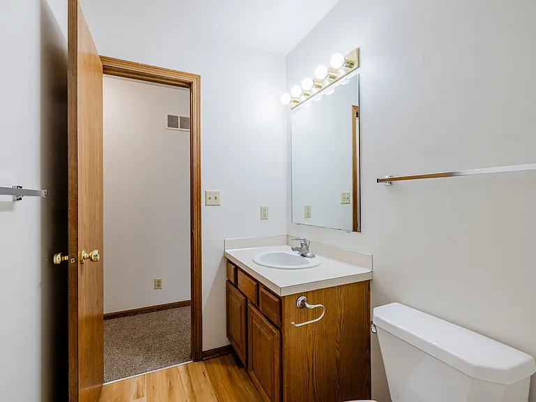 5155 S 80th St — Photo 16