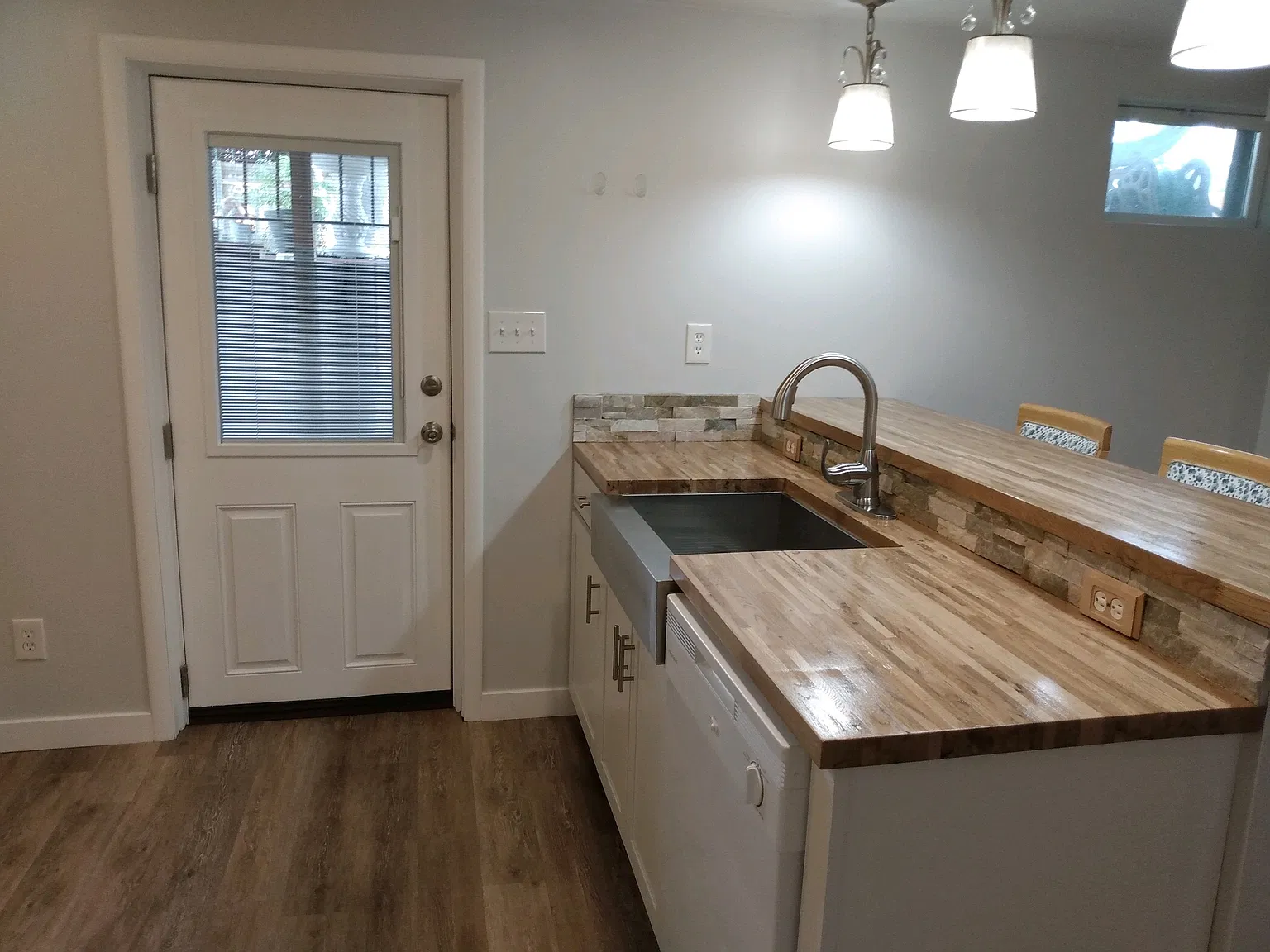 1 bed, 1000 sqft, $1,350 — Photo 3