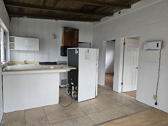 5th image of 13955 Lakeshore Dr #9