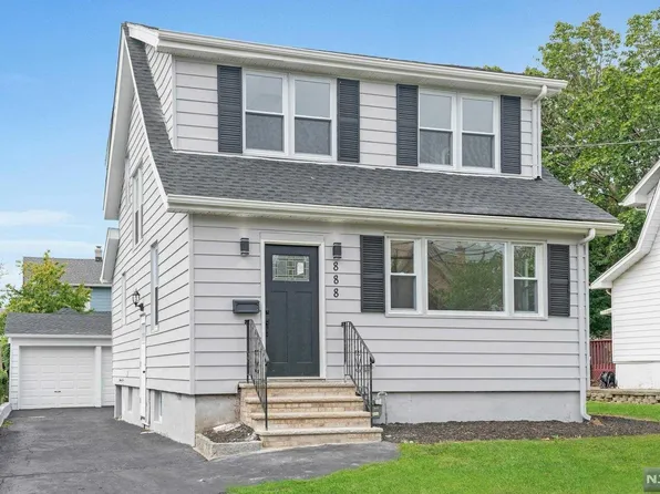 888 Maple Ave, Ridgefield, NJ 07657