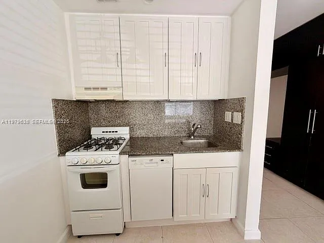 2445 Lake Pancoast Dr #7 — Photo 16