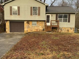 6520 Cedar Bend Rd, Knoxville, TN 37918