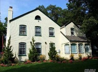 130 Woodside Dr, Hewlett, NY