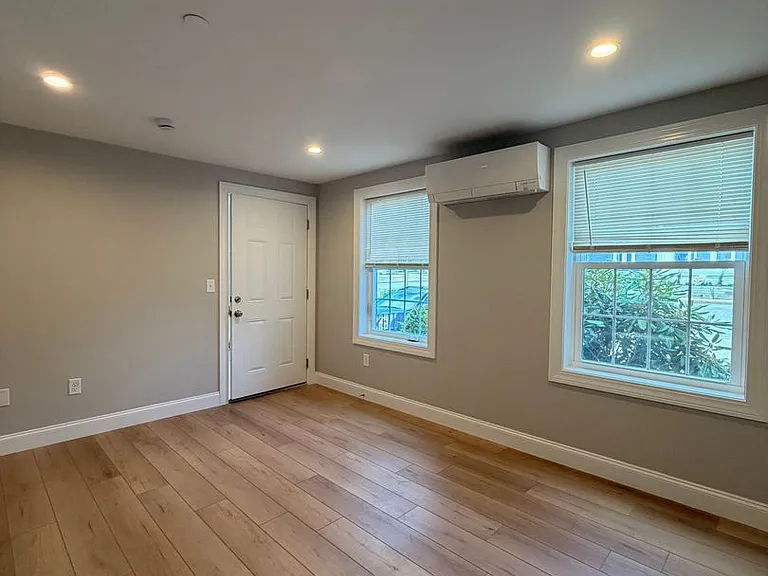 439 Main St — Photo 6