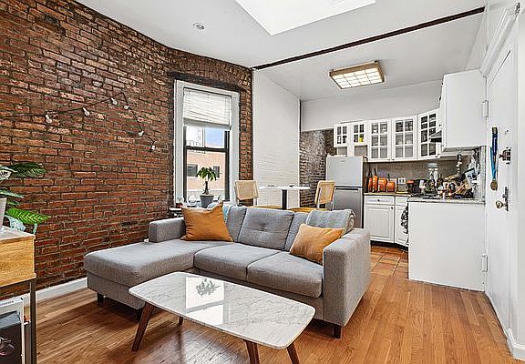 3rd image of 101 Charles St APT 5RE