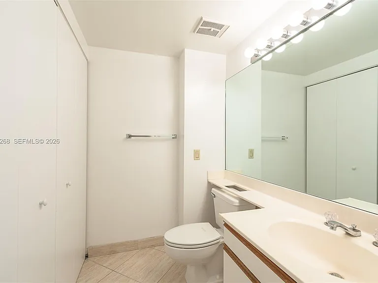 3610 Yacht Club Dr #511 — Photo 8