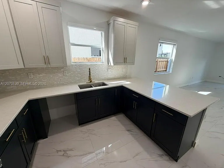 1409 SE 26th Ter — Photo 9