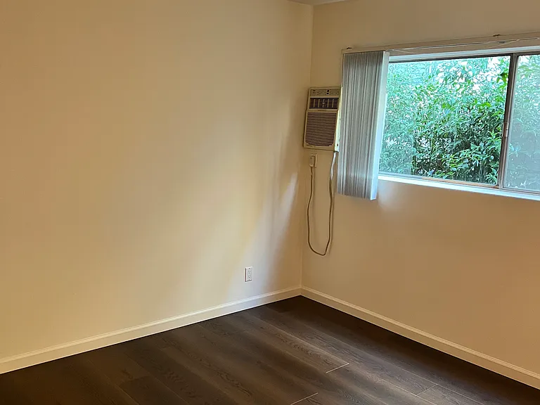 4653 Fulton Ave #10 — Photo 3