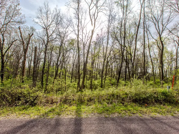 56-57 Summit Dr, Mackinaw, IL 61755