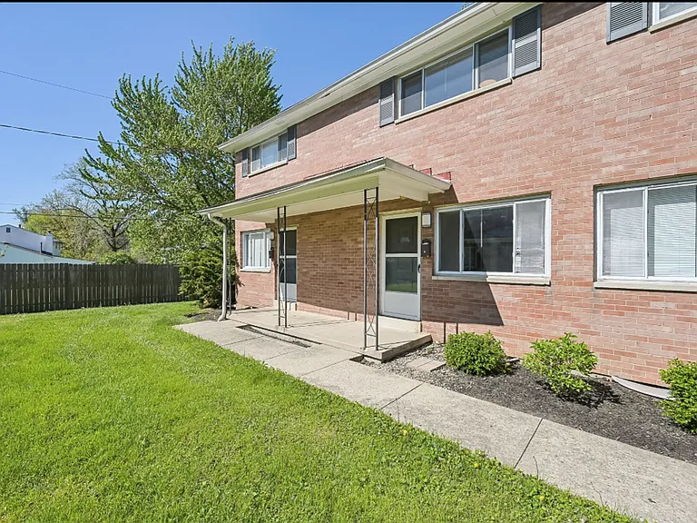 Worthington Court Townhomes — Photo 10