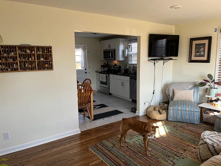 living room looking towards kitchen (example with furnishing)