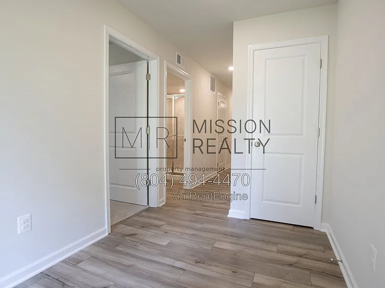 8756 Whitman Dr — Photo 8