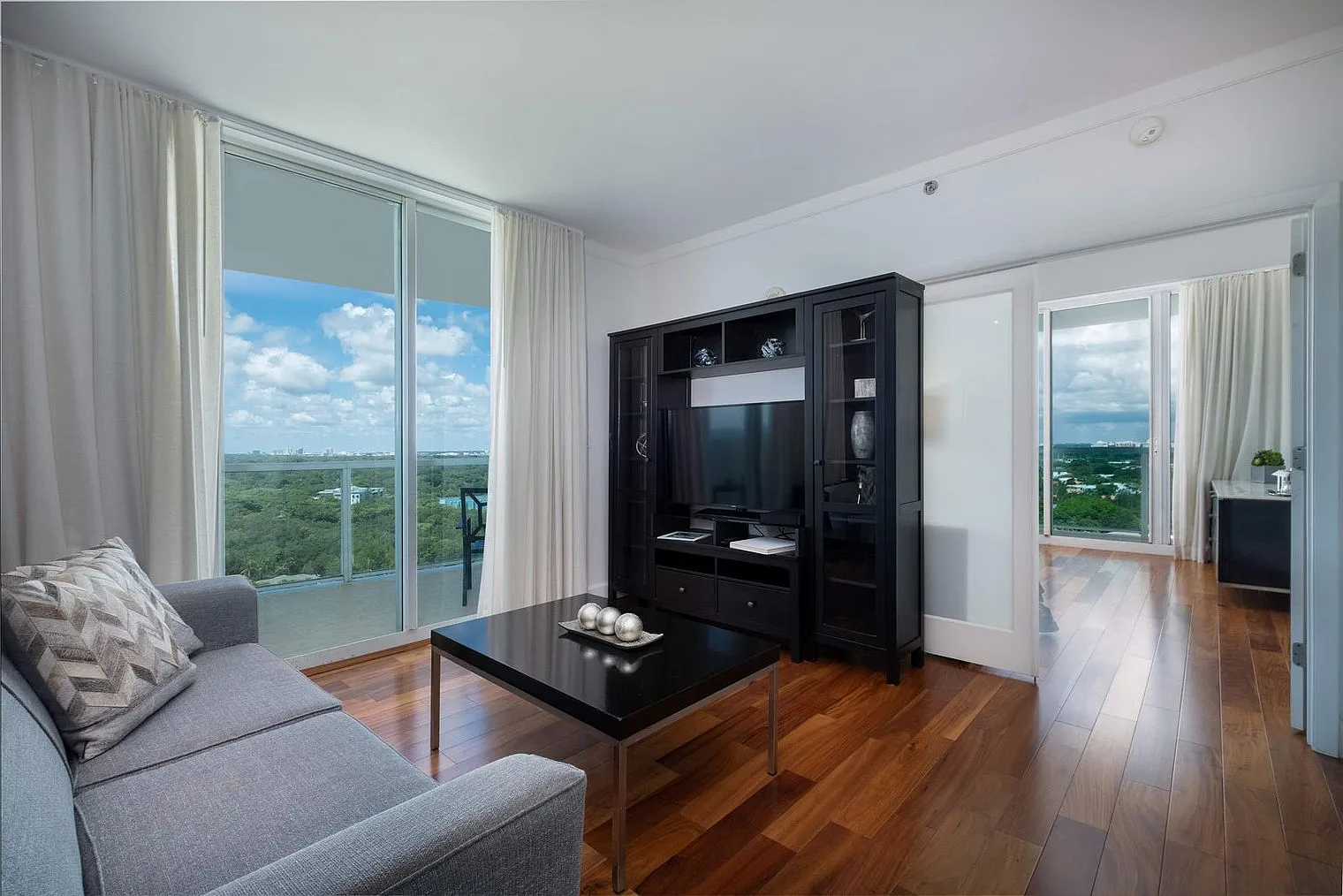 2 bed, 2.0 bath, 957 sqft, $9,585 — Photo 3