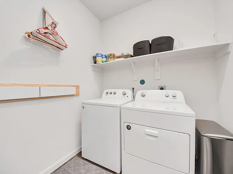1024 Banyon Tree Ln — Photo 26
