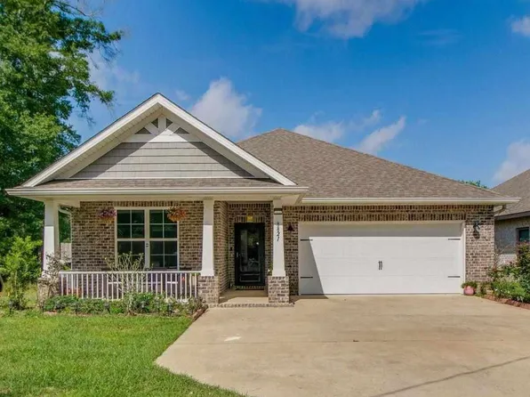 8821 Airway Dr, Pensacola, FL 32514