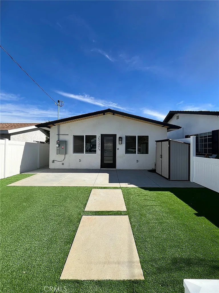 2 bed, 707 sqft, $3,000 — Photo 1