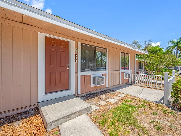 Apollo Beach Villas — Photo 8